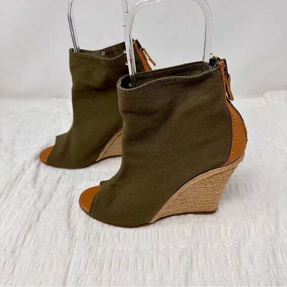 CH Carolina Herrera Olive Green Open-toed Bootie Wedges- Size 8.5 - Picture 8 of 14